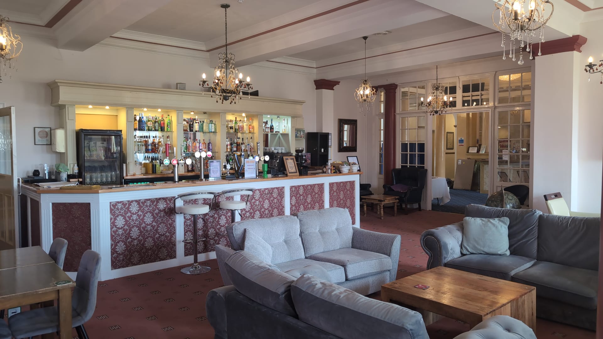 The Colonial Lounge bar - wide view