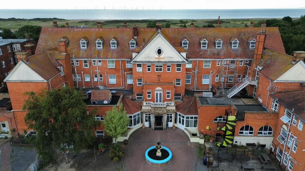 Aerial view of the hotel and its front fountain