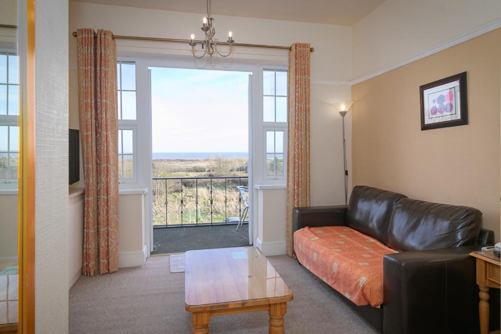 Suite lounge with sea view