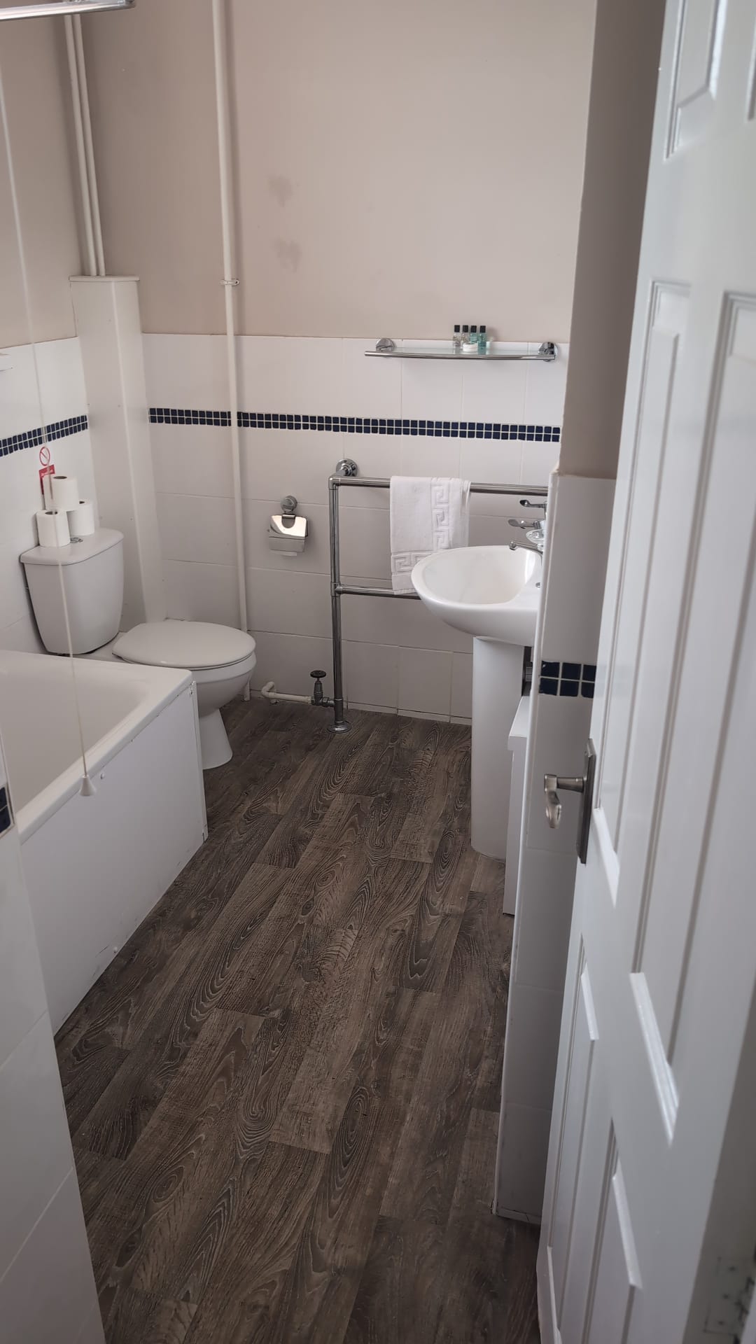Executive Double ensuite, alternate angle